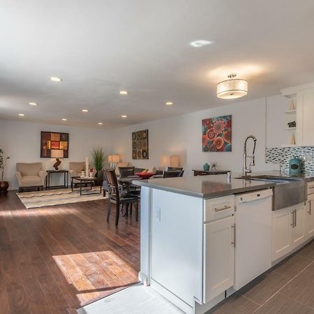 Modern Guest House Nestled In The Hollywood Hills With Huge Deck And Wow Views! Los Angeles Bagian luar foto